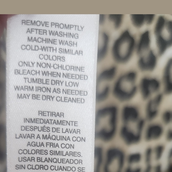 Chico's Leopard Print Long Line Button Front Shirt Sz 2 Chico's or Large - Picture 5 of 8